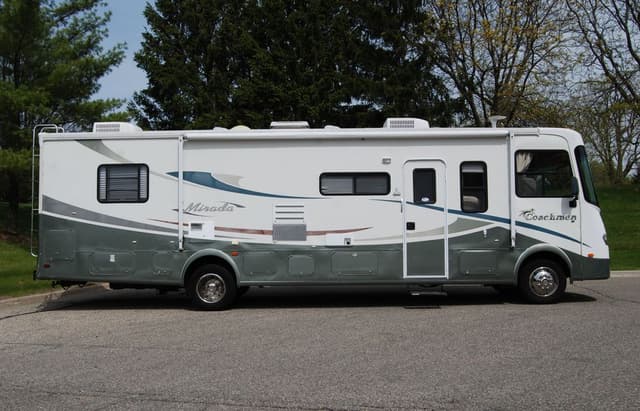2005 Coachmen Mirada 340MBS gallery image 9