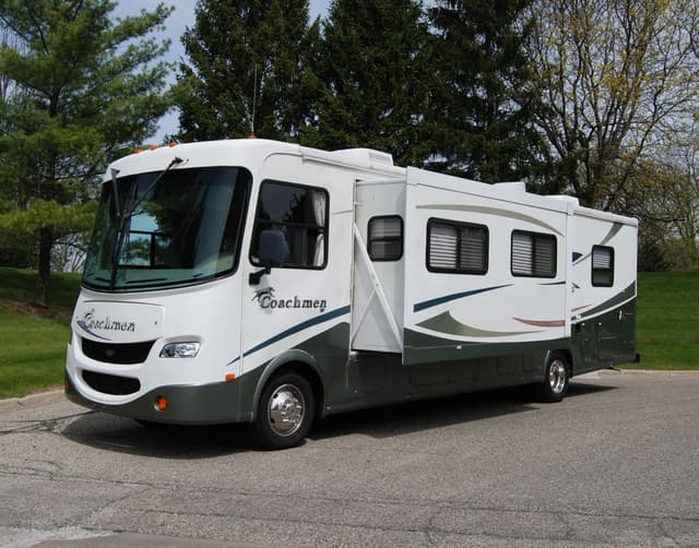2005 Coachmen Mirada 340MBS gallery image 11