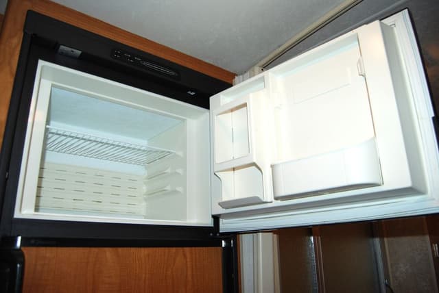 2005 Coachmen Mirada 340MBS gallery image 28