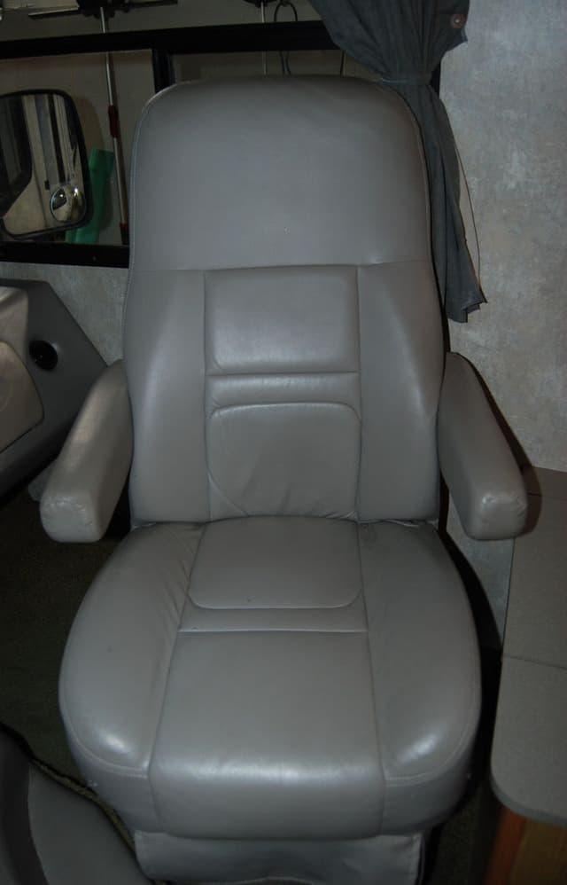 2005 Coachmen Mirada 340MBS gallery image 29